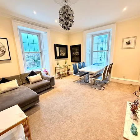 Georgian Luxury - Fast Broadband Wifi - Parking Available