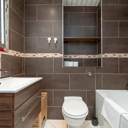 Modern 2-bdr Flat In - Pass The Keys