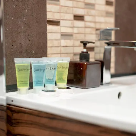 Modern 2-bdr Flat In - Pass The Keys *