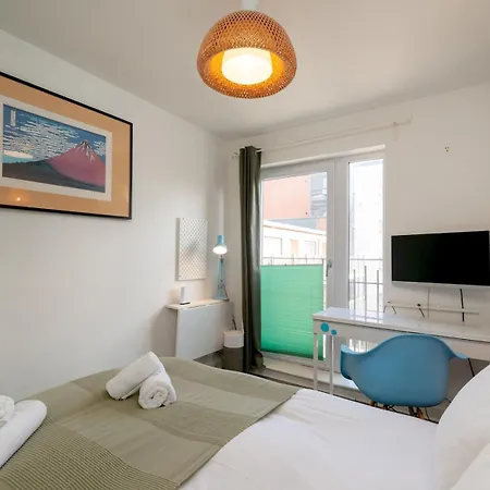 Modern 2-bdr Flat In - Pass The Keys *