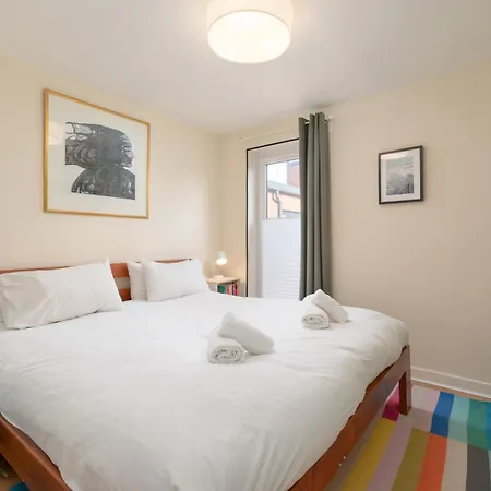 Modern 2-bdr Flat In - Pass The Keys Edinburg