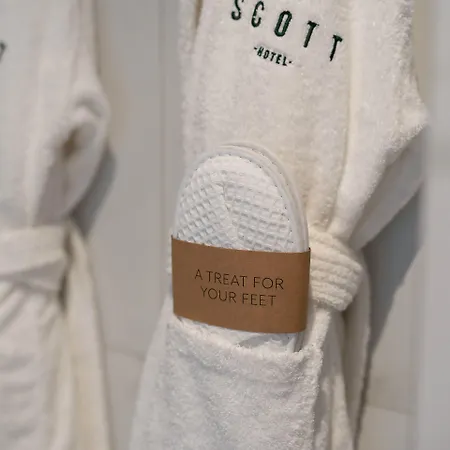 Отель The Scott 4*