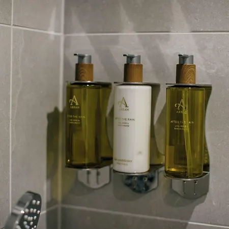 Aparthotel 33 Castle Terrace 4*