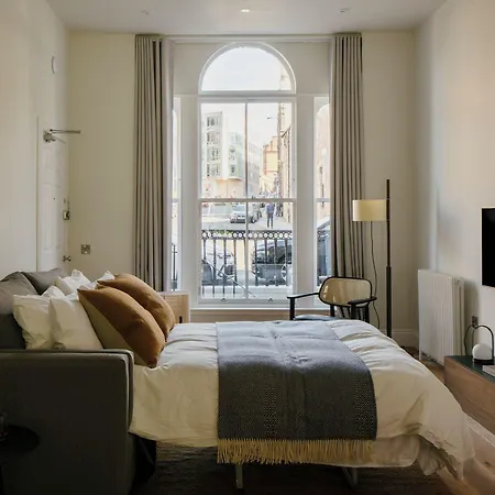 Aparthotel 33 Castle Terrace 4*