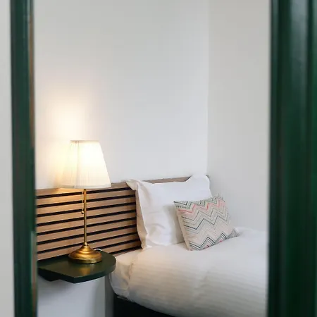 4 Friends House 게스트하우스 *