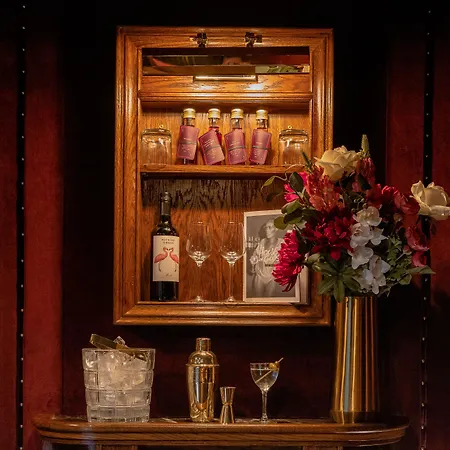 House Of Gods Royal Mile 호텔 4*