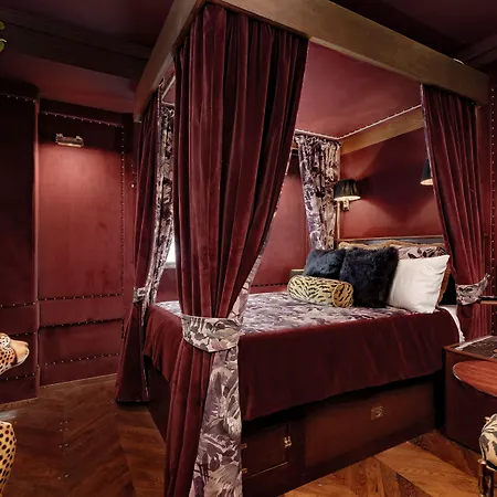 Otel House Of Gods Royal Mile 4*