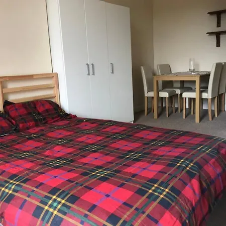 Cosy, Large Double In A Shared Flat * Эдинбург