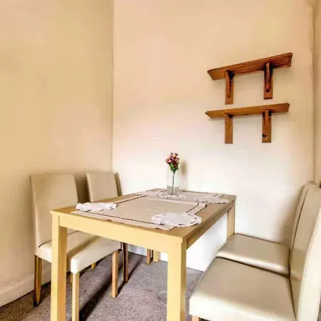 Homestay szállás Cosy, Large Double In A Shared Flat