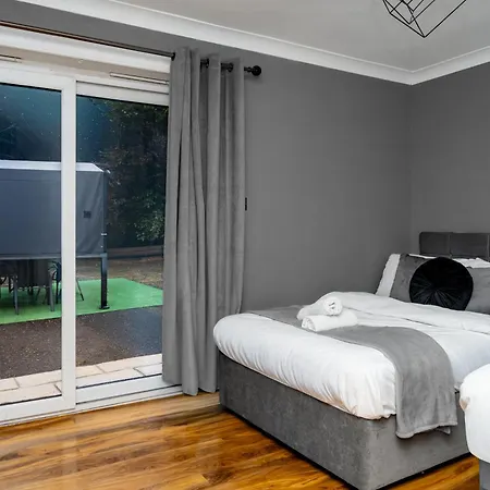 Villa Elegant 1bd, Gym, Parking, Bus To Airport, Sleeps4 Edinburgh