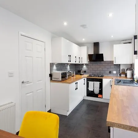 Vakantiehuis The Urban Nest - Vibrant 3 Bed With Garden Edinburgh