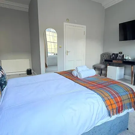 Armadillo Guest House- Adults Only