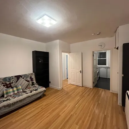 Centre - Richmond Apartment