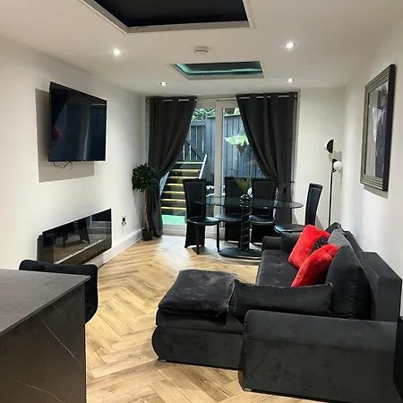 아파트 3 Bedroom *