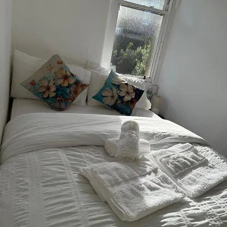 Brigth & Stylish Flat Near Holyrood Edinburgh