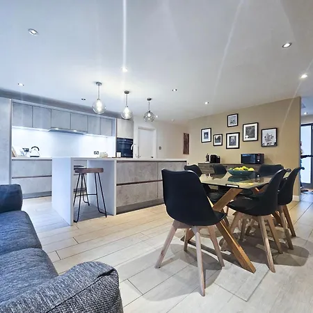 Chic 3-bedroom 2-storey House Near Centre With Free Parking Διαμέρισμα Εδιμβούργο