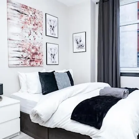Apartment 2bd, Ocean Terminal, Tram To Airport, Sleeps 4 Edinburgh