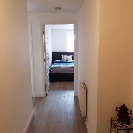 Stylish 2-bed Flat With Open-plan Living Parking Apartman *