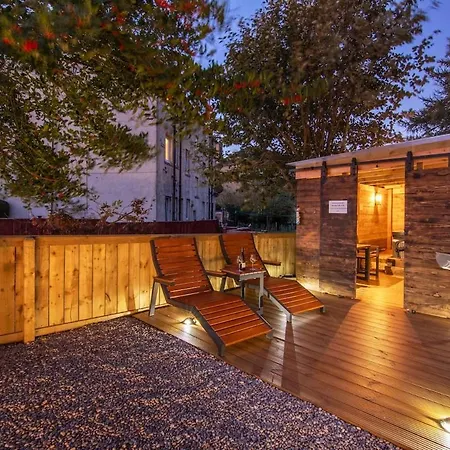 Private Hot Tub - Zen & Bubbles Apartment *