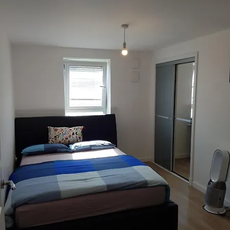 Stylish 2-bed Flat With Open-plan Living Parking Apartament