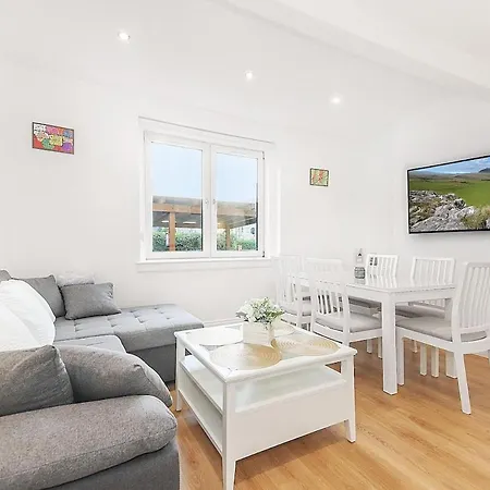 Private Hot Tub - Zen & Bubbles דירה אדינבורו