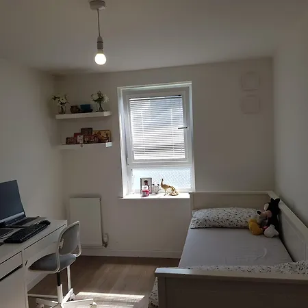 Stylish 2-bed Flat With Open-plan Living Parking Edinburgh