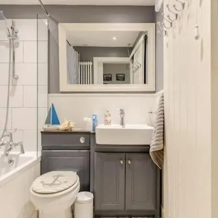 Cozy Next To Newhaven Harbour 아파트 *