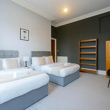 Grand Old Town Home, View, Cinema, Sleeps 10 * 에든버러