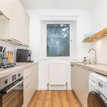 Apartment Private Hot Tub - Zen & Bubbles