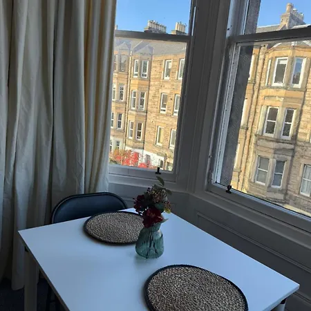 Brigth & Stylish Flat Near Holyrood