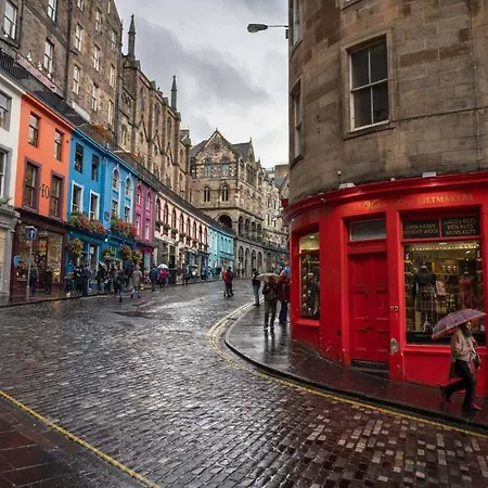 Centre - Richmond * Edinburgh