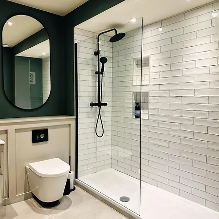Stylish 1bed Flat With Patio Near Royal Mile Fits 4
