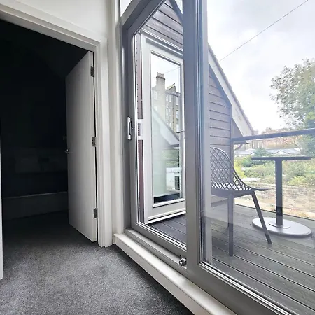 Apartmán Chic 3-bedroom 2-storey House Near Centre With Free Parking