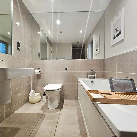 Chic 3-bedroom 2-storey House Near Centre With Free Parking