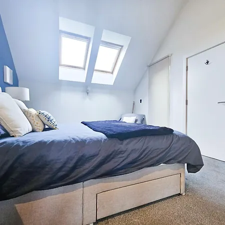 Apartmán Chic 3-bedroom 2-storey House Near Centre With Free Parking *