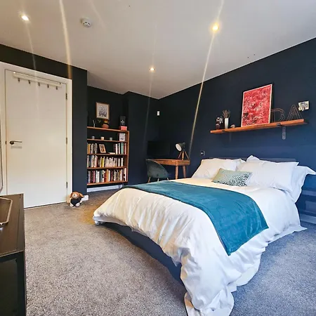 Chic 3-bedroom 2-storey House Near Centre With Free Parking Apartmán Edinburgh