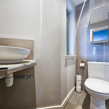 Chic 3-bedroom 2-storey House Near Centre With Free Parking * Edinburgh