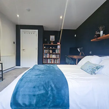 Chic 3-bedroom 2-storey House Near Centre With Free Parking Appartamento Edimburgo