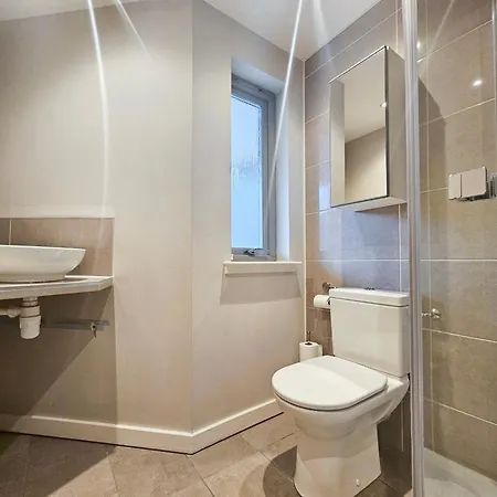 Chic 3-bedroom 2-storey House Near Centre With Free Parking Edimburgo