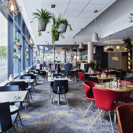 Отель Novotel Centre 4*