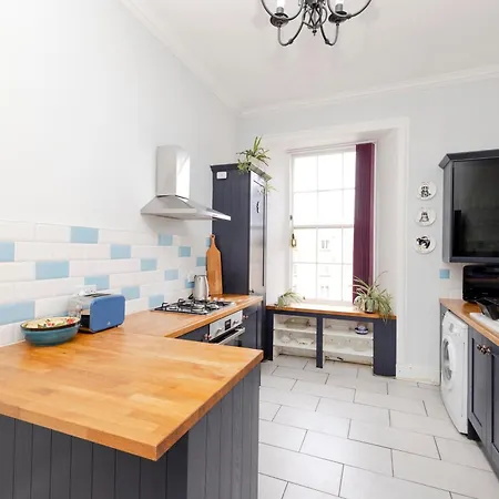 Chic And Stylish 2-bedroom Near Centre Lägenhet