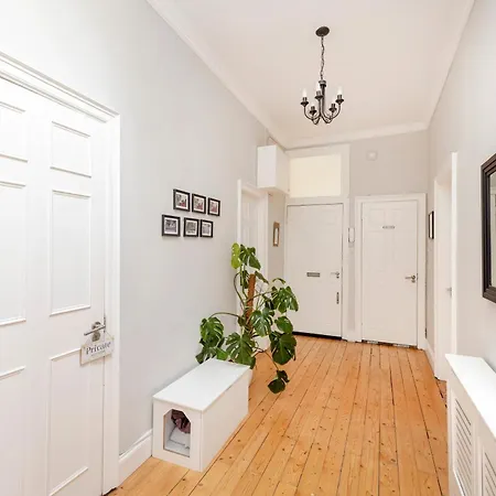 Chic And Stylish 2-bedroom Near Centre Edinburgh