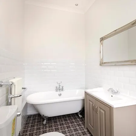 Chic And Stylish 2-bedroom Near Centre شقة إدنبرة