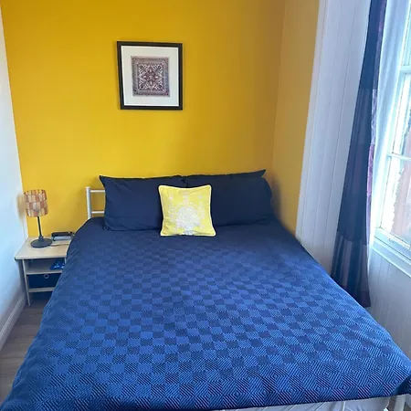 Cosy In Centre , 2 Bedroom1 Bathroom *