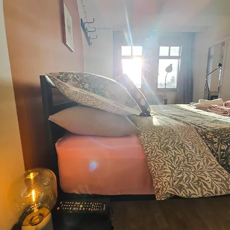 Double With Shared Bathroom Near The Shore And Tram Εδιμβούργο