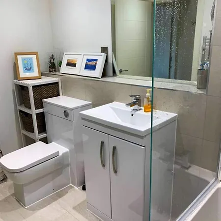 Modern Loft Style In Converted Church * Edimburgo