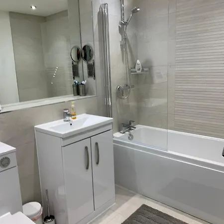 Modern Loft Style In Converted Church מלון *