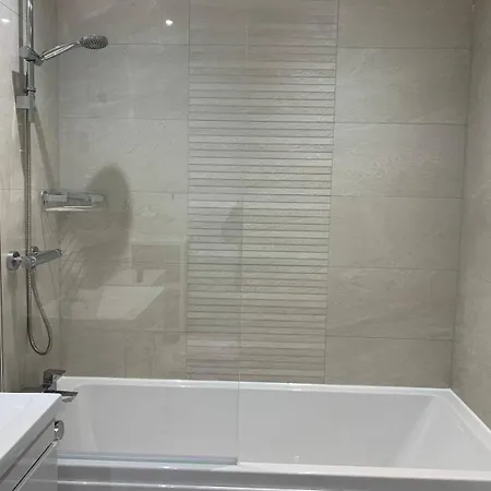 Modern Loft Style In Converted Church Edimburgo