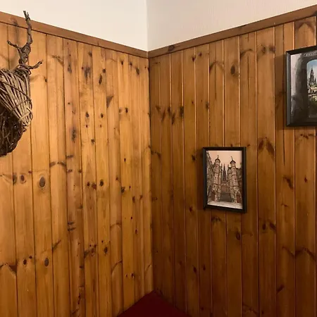 Andy's Pad - Private With Shared Bathroom Pansiyon