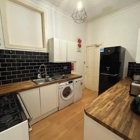 Hébergement de vacances Monty's - 10 Guests 7 Beds Centre